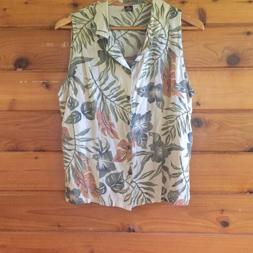 Hibiscus 🌺 Collection Aloha Button down - Picture 7 of 7